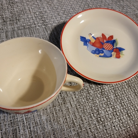 Universal Potteries "Calico Fruit" Cup & 6" Saucer ~ 2pc Set - Picture 3 of 4